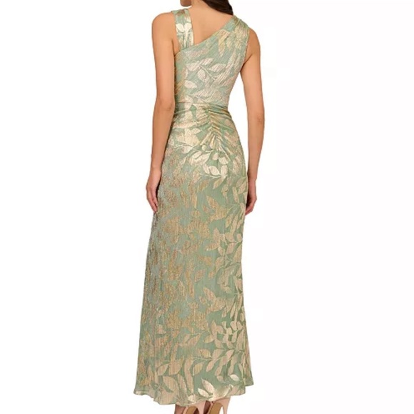 Adrianna Papell
Women's Asymmetric Metallic Mermaid Gown Size 4 - Picture 3 of 7